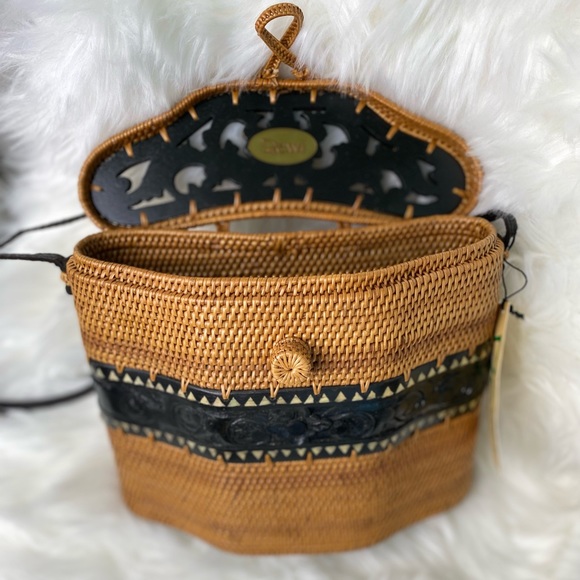 NWT DEWI hand Woven Rattan Carved Wood Balinese Tote Bag Handbag - Picture 2 of 11